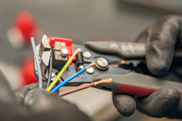 Professional Electrician in Oaklawn Sunview, KS